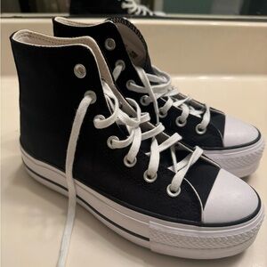 NEW Converse/ Chuck Taylor platform NO box